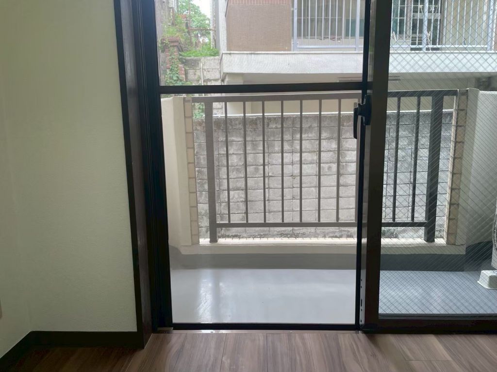 窓ガラス・サッシ清掃｜結露によるカビや網戸・レールの泥汚れを除去